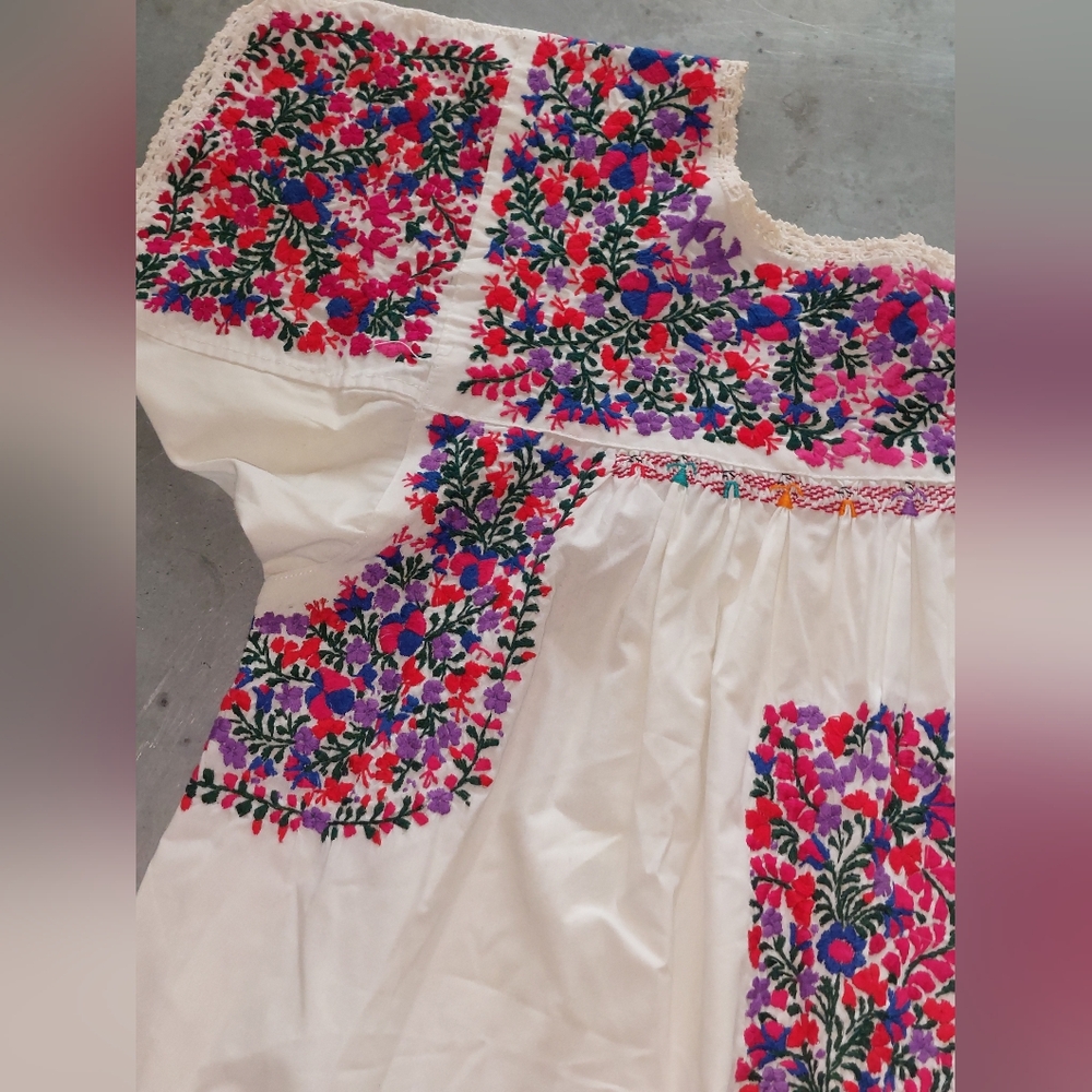 VTG Mexican Embroidered Peasant Blouse/dress Floral boho Wedding San Antonio